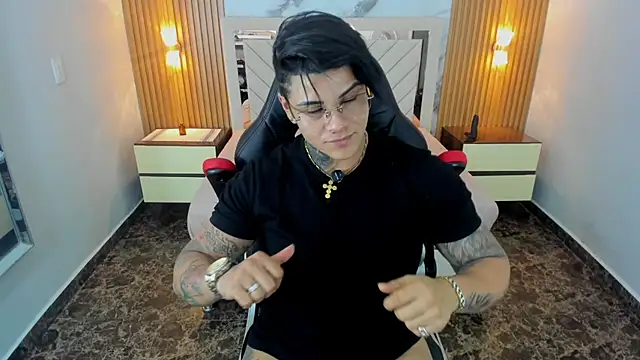 Snapshot of KAROLLJONES1 chatting on June 11, 2026, 12:32 am KAROLLJONES1 online show from June 11, 2026, 12:32 am