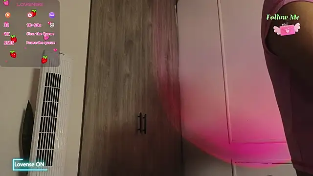 Snapshot of Ice_Princess_ chatting on November 4, 2025, 5:12 pm Ice Princess online show from November 4, 2025, 5:12 pm