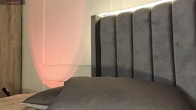 Snapshot of Ice_Princess_ chatting on November 12, 2025, 2:17 pm Ice Princess online show from November 12, 2025, 2:17 pm