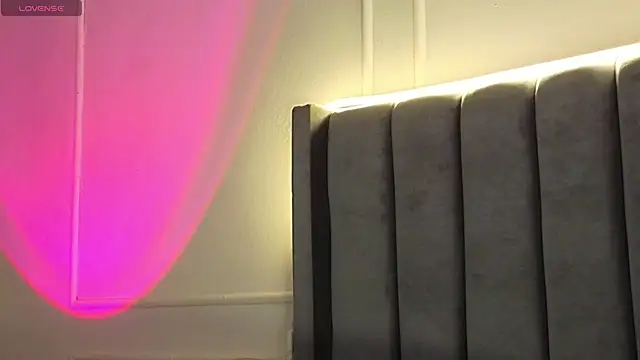 Snapshot of Ice_Princess_ chatting on November 19, 2025, 11:32 am Ice Princess online show from November 19, 2025, 11:32 am