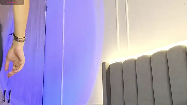 Snapshot of Ice_Princess_ chatting on November 26, 2025, 12:06 pm Ice Princess online show from November 26, 2025, 12:06 pm