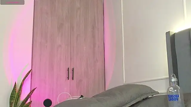 Snapshot of Ice_Princess_ chatting on November 29, 2025, 2:31 pm Ice Princess online show from November 29, 2025, 2:31 pm