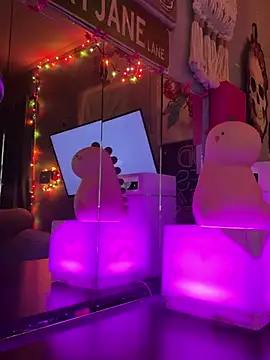 goddessmissmia online show from March 13, 2026, 10:33 am