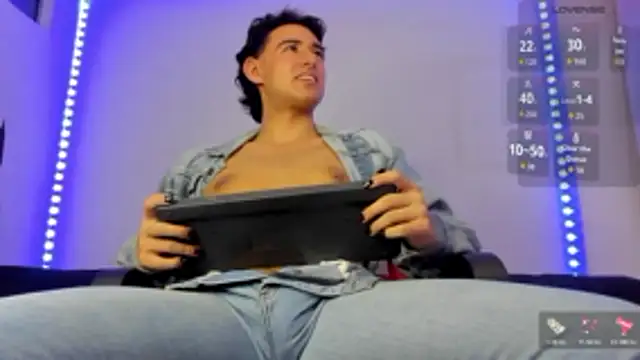 Snapshot of Alexxx_savage chatting on November 12, 2025, 4:24 am Alexxx savage online show from November 12, 2025, 4:24 am