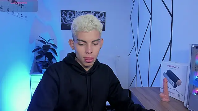 Room 69x online show from December 15, 2025, 2:27 am