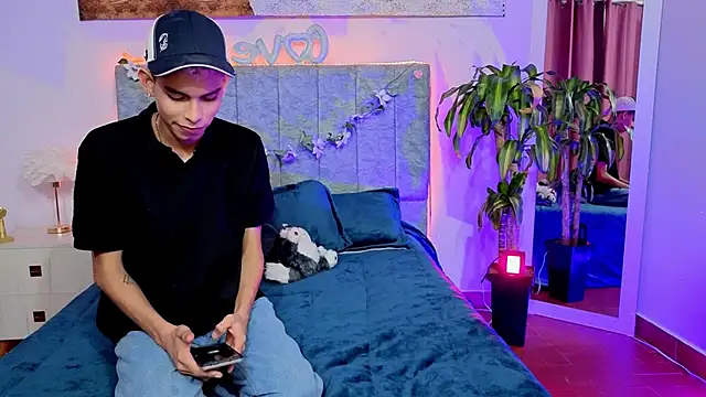 Room 69x online show from February 28, 2026, 4:41 pm