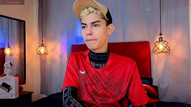 Room 69x online show from March 9, 2026, 12:09 pm