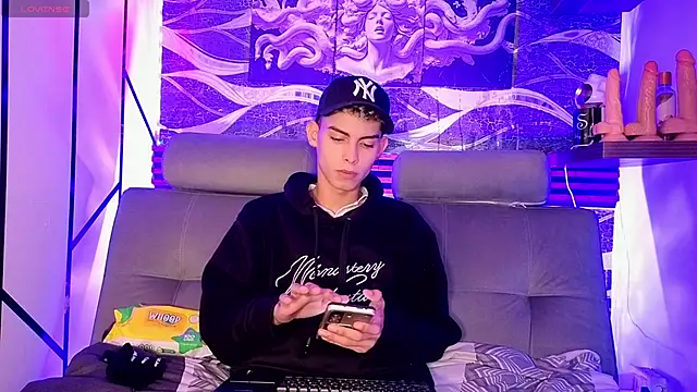 Room 69x online show from May 1, 2026, 9:52 pm