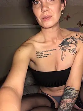 mzz lillypillxoxo online show from October 26, 2025, 3:01 am