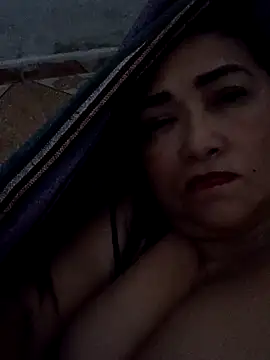 Snapshot of linda_luna29 chatting on November 3, 2025, 9:48 pm linda luna29 online show from November 3, 2025, 9:48 pm