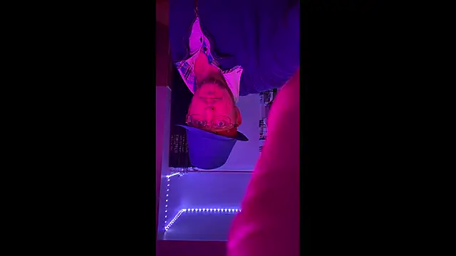 Snapshot of Pussyismyfavoritetaste chatting on December 21, 2025, 10:00 am Pussyismyfavoritetaste online show from December 21, 2025, 10:00 am