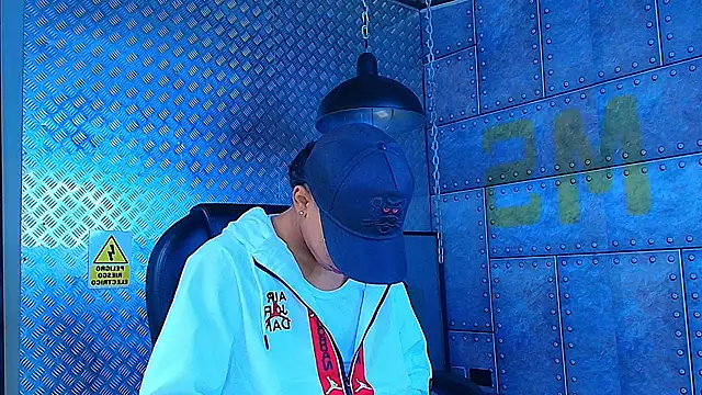 AlanCutee online show from November 1, 2025, 11:56 am