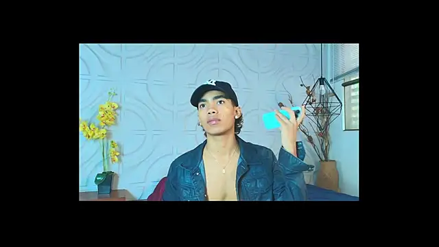 Snapshot of AlanCutee chatting on June 5, 2026, 12:55 pm AlanCutee online show from June 5, 2026, 12:55 pm
