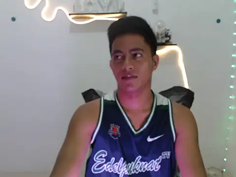 Lloyd wintours online show from March 10, 2026, 4:01 pm