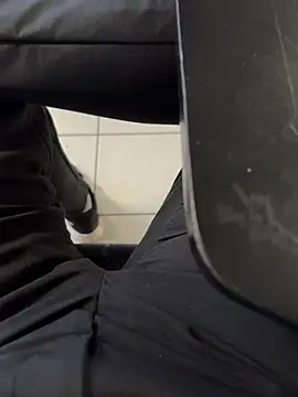 Snapshot of Monspeet_01 chatting on October 21, 2025, 11:16 pm Monspeet 01 online show from October 21, 2025, 11:16 pm