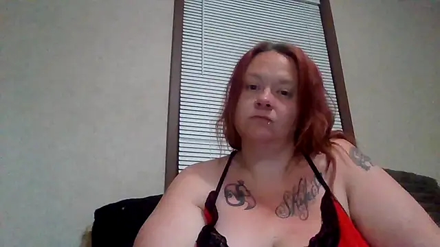 Snapshot of ThickkkMama420 chatting on April 5, 2026, 8:33 am ThickkkMama420 online show from April 5, 2026, 8:33 am