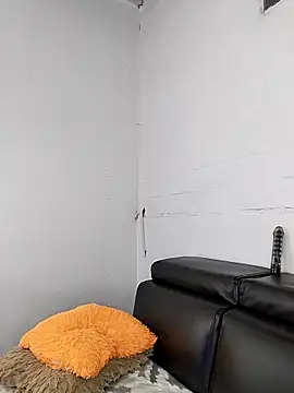 Nahomy cm online show from October 7, 2025, 7:44 pm