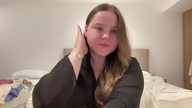 Snapshot of Alice898 chatting on September 12, 2025, 1:33 pm Alice898 online show from September 12, 2025, 1:33 pm