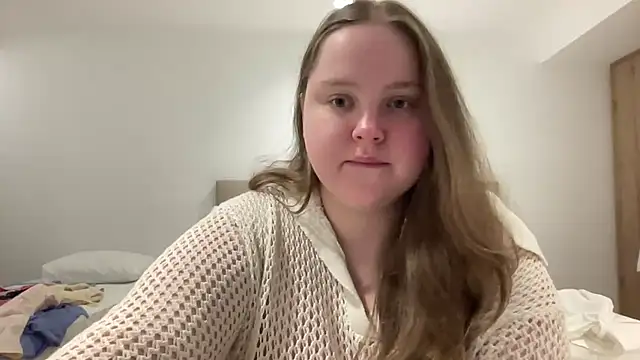 Snapshot of Alice898 chatting on September 13, 2025, 6:18 pm Alice898 online show from September 13, 2025, 6:18 pm