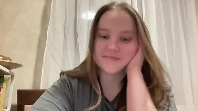 Snapshot of Alice898 chatting on September 25, 2025, 9:18 pm Alice898 online show from September 25, 2025, 9:18 pm