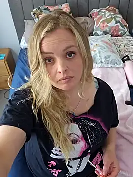 Snapshot of Bridgette03 chatting on October 15, 2025, 2:22 am Bridgette03 online show from October 15, 2025, 2:22 am