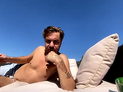 Snapshot of 3615-ULLA chatting on September 18, 2025, 11:56 am 3615-ULLA online show from September 18, 2025, 11:56 am