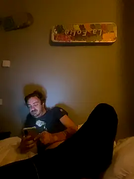 Snapshot of 3615-ULLA chatting on November 25, 2025, 9:09 am 3615-ULLA online show from November 25, 2025, 9:09 am