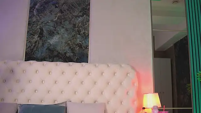 Snapshot of KendraMoon chatting on September 8, 2025, 3:33 pm KendraMoon online show from September 8, 2025, 3:33 pm