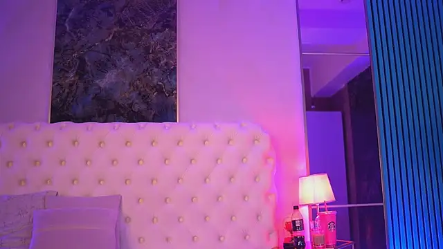 Snapshot of KendraMoon chatting on October 17, 2025, 3:14 pm KendraMoon online show from October 17, 2025, 3:14 pm