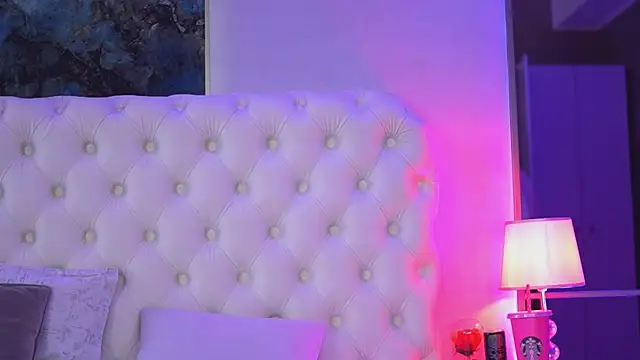 Snapshot of KendraMoon chatting on November 4, 2025, 3:33 pm KendraMoon online show from November 4, 2025, 3:33 pm