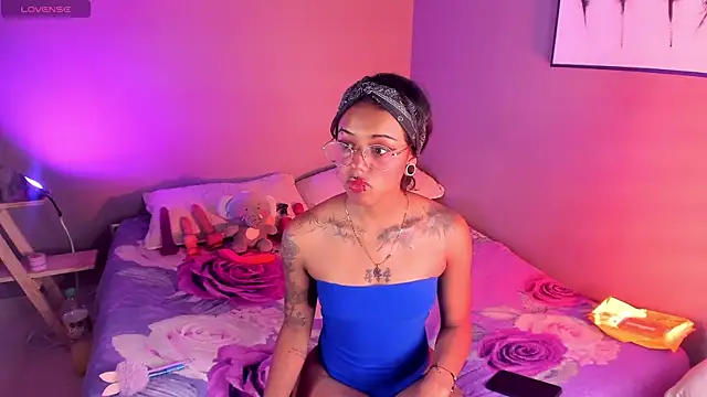 Snapshot of nyxmoonhells chatting on October 6, 2025, 7:44 pm nyxmoonhells online show from October 6, 2025, 7:44 pm