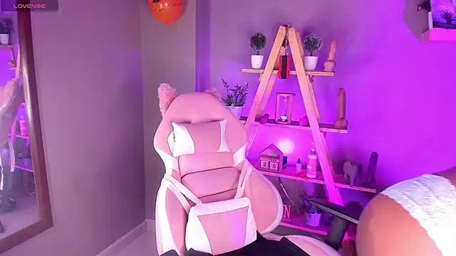 Snapshot of nyxmoonhells chatting on November 14, 2025, 9:35 pm nyxmoonhells online show from November 14, 2025, 9:35 pm