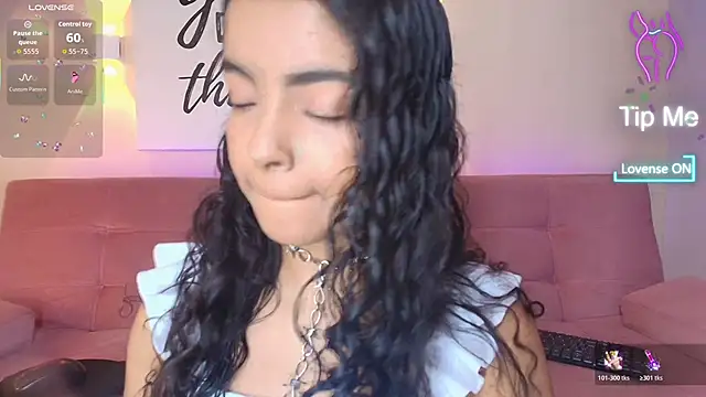 SunnyGilmoree online show from November 7, 2025, 7:58 pm