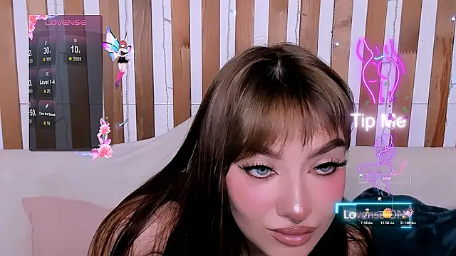 Snapshot of Emily_Tylerr chatting on October 10, 2025, 6:56 am Emily Tylerr online show from October 10, 2025, 6:56 am