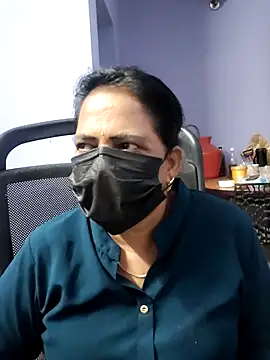 mallu-lover online show from September 18, 2025, 11:12 am