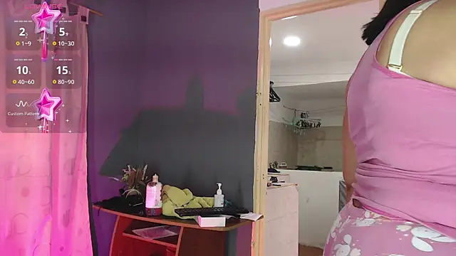 Snapshot of ROOSEQUEEN chatting on November 13, 2025, 7:02 pm ROOSEQUEEN online show from November 13, 2025, 7:02 pm