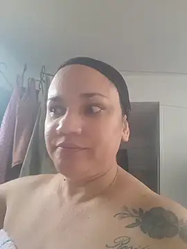 Snapshot of ROOSEQUEEN chatting on November 28, 2025, 4:09 pm ROOSEQUEEN online show from November 28, 2025, 4:09 pm