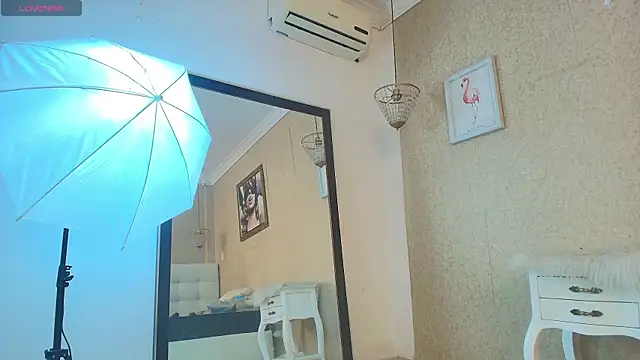 Miladiosa online show from December 14, 2025, 12:10 pm