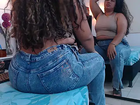 Snapshot of CloeStron chatting on September 26, 2025, 12:20 pm CloeStron online show from September 26, 2025, 12:20 pm