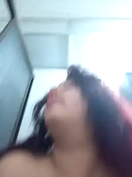 Snapshot of CloeStron chatting on November 6, 2025, 3:13 pm CloeStron online show from November 6, 2025, 3:13 pm