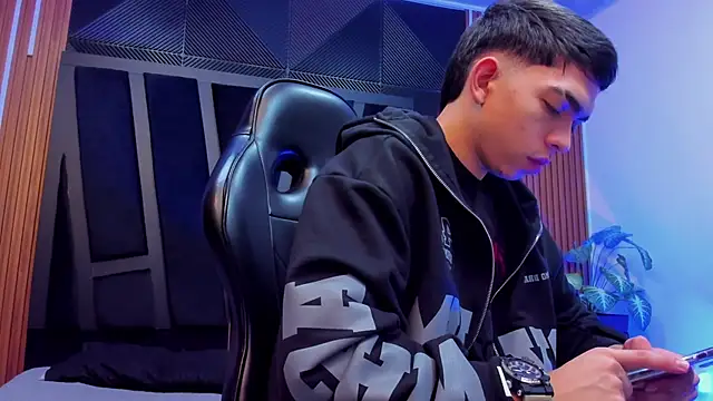 Eryonbradley online show from October 3, 2025, 11:29 am