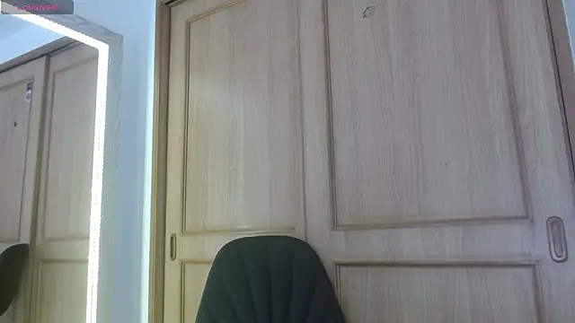 Snapshot of Ayleen_m chatting on September 10, 2025, 4:40 pm Ayleen m online show from September 10, 2025, 4:40 pm