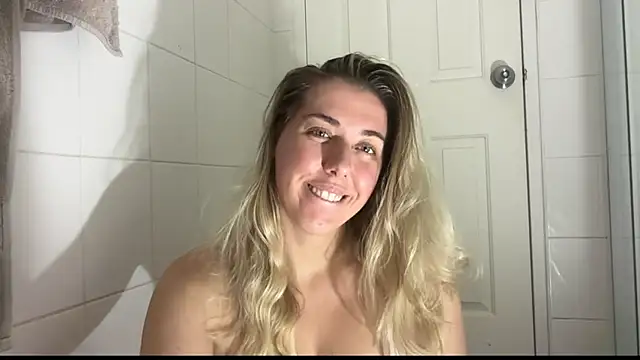 Snapshot of louiseberkeley chatting on October 29, 2025, 11:34 am louiseberkeley online show from October 29, 2025, 11:34 am