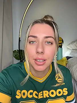 louiseberkeley online show from June 14, 2026, 12:41 am