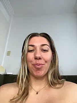 Snapshot of louiseberkeley chatting on June 25, 2026, 3:17 am louiseberkeley online show from June 25, 2026, 3:17 am