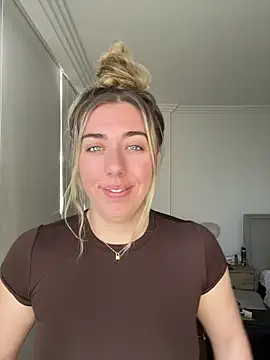 Snapshot of louiseberkeley chatting on July 27, 2026, 10:50 pm louiseberkeley online show from July 27, 2026, 10:50 pm