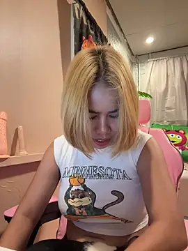 Snapshot of Kath_C chatting on October 3, 2025, 7:38 am Kath C online show from October 3, 2025, 7:38 am