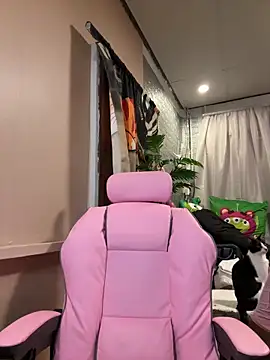 Snapshot of Kath_C chatting on October 18, 2025, 6:37 am Kath C online show from October 18, 2025, 6:37 am