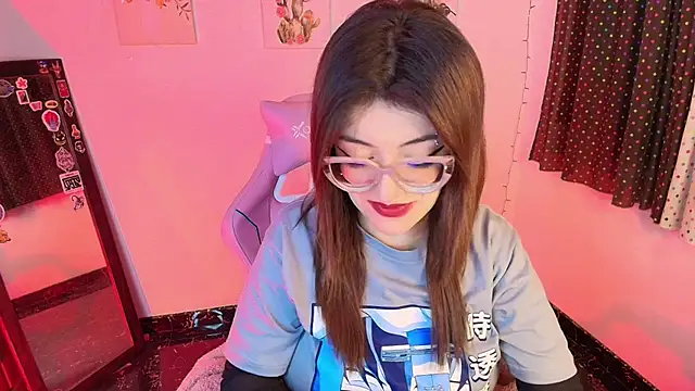 isaferrer06 online show from November 20, 2025, 4:56 am