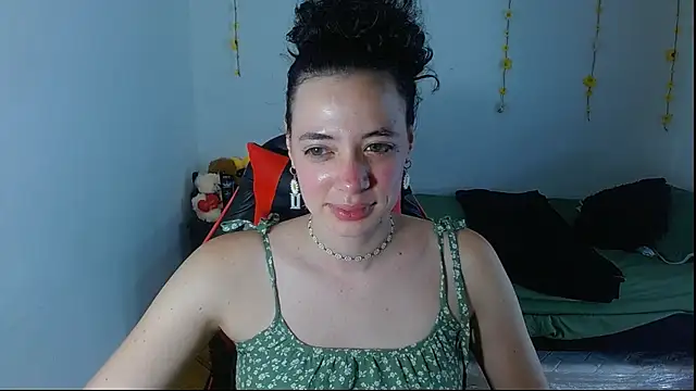 Snapshot of sajecrismaa chatting on June 1, 2026, 10:11 pm sajecrismaa online show from June 1, 2026, 10:11 pm